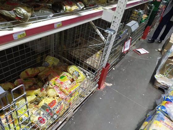 Ажиотаж на продукты не стихает в Алматы Ажиотаж на продукты не стихает в Алматы