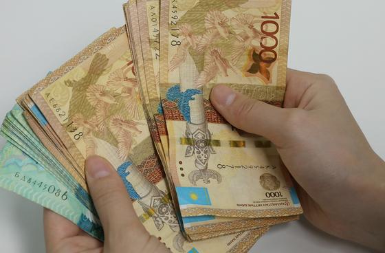 Когда и кто получит 42,5 тыс. тенге, рассказали в Минтруда Когда и кто получит 42,5 тыс. тенге, рассказали в Минтруда