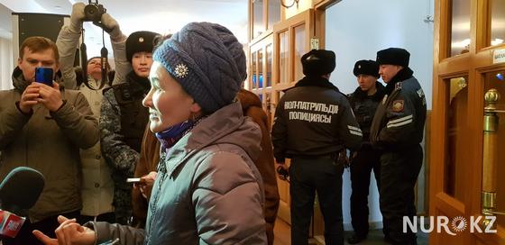 "Мүгедек ұлымды байлап бағамын": Ақтөбеде көпбалалы аналар әкімдікке келді (фото) "Мүгедек ұлымды байлап бағамын": Ақтөбеде көпбалалы аналар әкімдікке келді (фото)