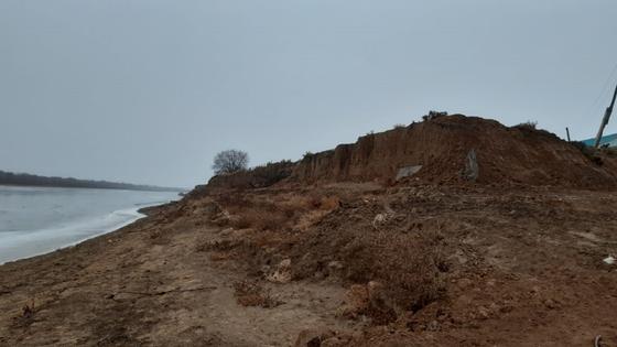 Река Урал подступает к населенному пункту в Атырауской области (фото) Река Урал подступает к населенному пункту в Атырауской области (фото)