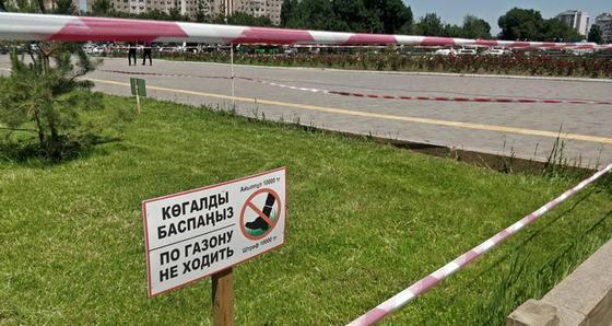 "Парковка новая, вокзал тот же": как живет алматинский Сайран (фото) "Парковка новая, вокзал тот же": как живет алматинский Сайран (фото)