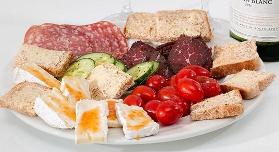 Мясо, сыр и заварной крем: сколько можно хранить еду после Нового года Мясо, сыр и заварной крем: сколько можно хранить еду после Нового года