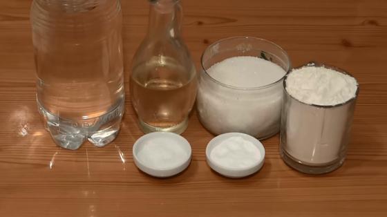 Вода, растительное масло, сахар, мука и другие ингредиенты для блинов Вода, растительное масло, сахар, мука и другие ингредиенты для блинов