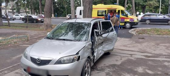Один из автомобилей, поврежденных в результате ДТП Один из автомобилей, поврежденных в результате ДТП