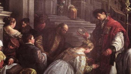 Люди в пышных одеждах целуют мантию священника, который поднял руку над головой женщины Люди в пышных одеждах целуют мантию священника, который поднял руку над головой женщины