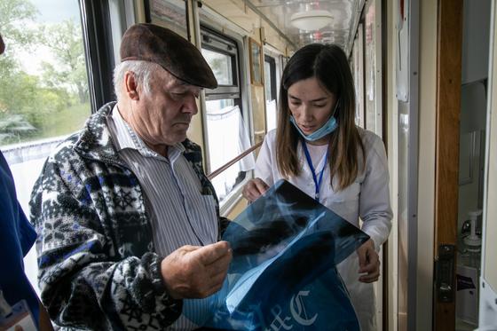 «Денсаулық» медициналық пойызы Ақтөбе облысының шалғай бекеттерінің тұрғындарын тексеруден өткізді «Денсаулық» медициналық пойызы Ақтөбе облысының шалғай бекеттерінің тұрғындарын тексеруден өткізді