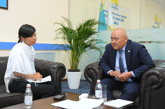 Өмірзақ Шөкеев «Nur Otan» партиясында тұрғындармен қоғамдық қабылдау өткізді Өмірзақ Шөкеев «Nur Otan» партиясында тұрғындармен қоғамдық қабылдау өткізді