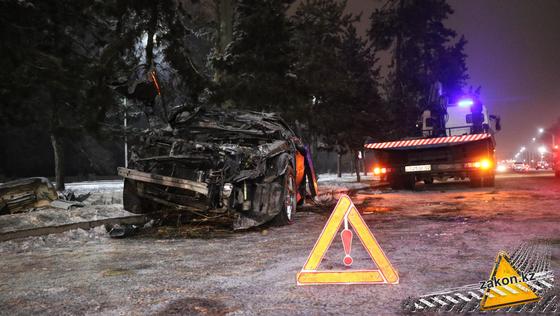 Попавший в ДТП автомобиль Попавший в ДТП автомобиль