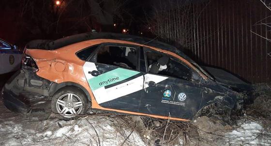 Попавший в аварию в Алматы автомобиль каршеринга Попавший в аварию в Алматы автомобиль каршеринга