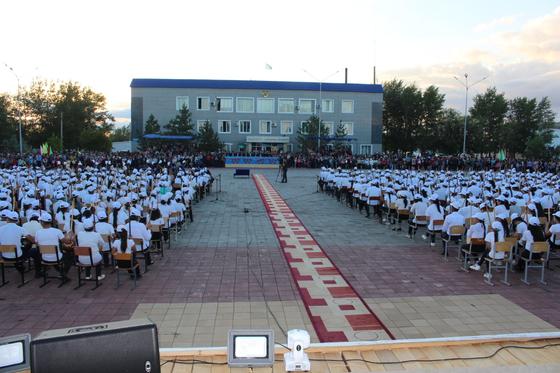 1000 костанайцев одновременно сыграли в День домбры 1000 костанайцев одновременно сыграли в День домбры