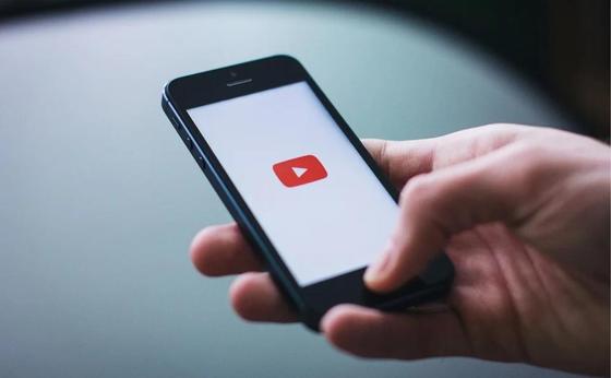 Новое правило YouTube испугало и возмутило пользователей Сети Новое правило YouTube испугало и возмутило пользователей Сети