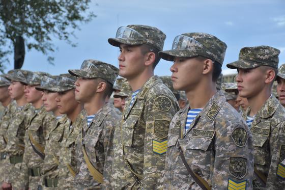 Курсанты-выпускники совершили марш на 100 км на боевых машинах пехоты и танках Курсанты-выпускники совершили марш на 100 км на боевых машинах пехоты и танках