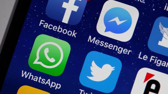 Павел Дуров объяснил, почему WhatsApp небезопасен Павел Дуров объяснил, почему WhatsApp небезопасен