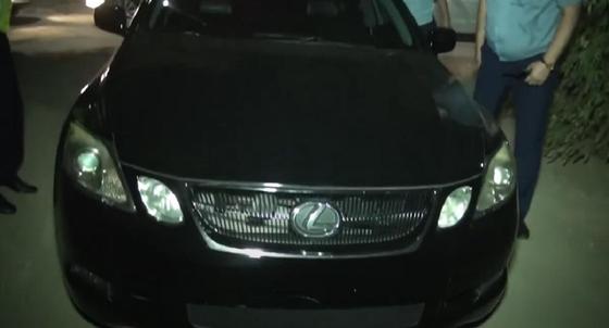 Водителя тонированного Lexus без номеров задержали в Шымкенте (видео) Водителя тонированного Lexus без номеров задержали в Шымкенте (видео)