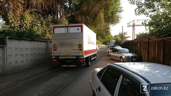 Автомобиль попал в аварию Автомобиль попал в аварию