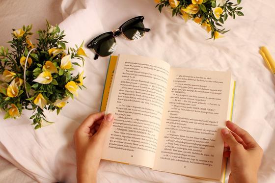 Книга в постели Книга в постели