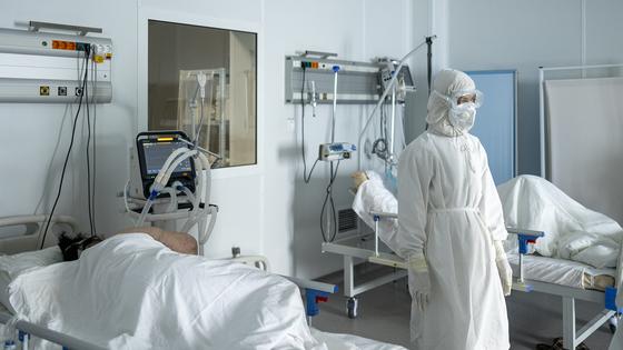 Пациент лежит в реанимации Пациент лежит в реанимации