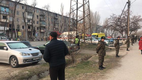 Взрыв прогремел в жилом доме в Таразе (фото) Взрыв прогремел в жилом доме в Таразе (фото)