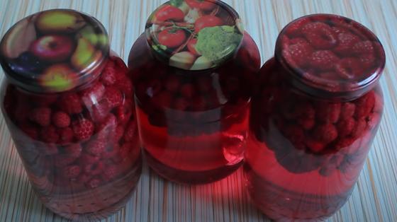Три банки с компотом Три банки с компотом