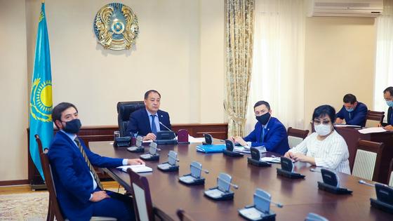 Ералы Тоғжановтың төрағалығымен өткен комиссия отырысы. Фото: primeminister.kz Ералы Тоғжановтың төрағалығымен өткен комиссия отырысы. Фото: primeminister.kz