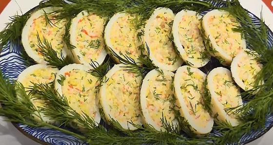 Фаршированный кальмар кольцами с укропом Фаршированный кальмар кольцами с укропом
