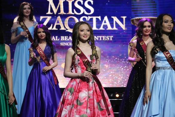 "Мисс Казахстан-2019" стала 19-летняя студентка из Нур-Султана "Мисс Казахстан-2019" стала 19-летняя студентка из Нур-Султана