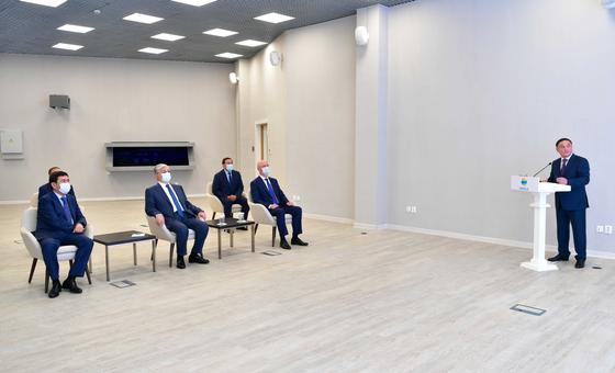 Касым-Жомарт Токаев слушает отчет Ермека Маржикпаева Касым-Жомарт Токаев слушает отчет Ермека Маржикпаева