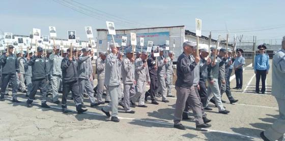 Торегали Тореали порадовал заключенных в Алматинской области (фото) Торегали Тореали порадовал заключенных в Алматинской области (фото)