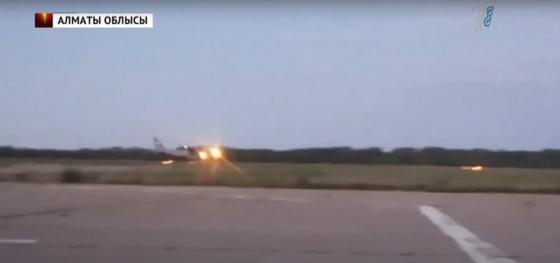 Алматы облысында апатты жағдайда қонған ұшақтың видеосы пайда болды Алматы облысында апатты жағдайда қонған ұшақтың видеосы пайда болды