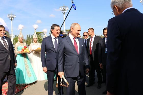 Назарбаев и Путин вместе прогулялись по Москве (фото) Назарбаев и Путин вместе прогулялись по Москве (фото)