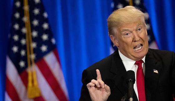 Дональд Трамп подал в суд на New York Times из-за публикации о связи с Россией Дональд Трамп подал в суд на New York Times из-за публикации о связи с Россией