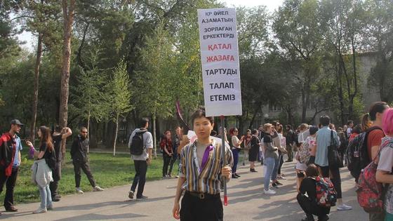 «Все сексисты пусть убьются, феминистки не сдаются»: О чем говорили девушки на митинге «Все сексисты пусть убьются, феминистки не сдаются»: О чем говорили девушки на митинге