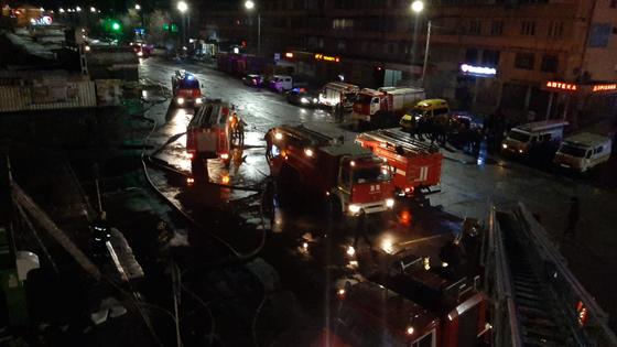 Почти сто человек тушили крупный пожар в супермаркете в Таразе (фото) Почти сто человек тушили крупный пожар в супермаркете в Таразе (фото)