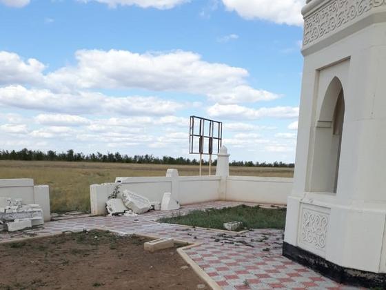 Мавзолей Таксайской принцессы разрушил ветер в ЗКО (фото) Мавзолей Таксайской принцессы разрушил ветер в ЗКО (фото)