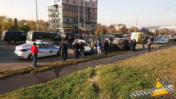 Авария произошла в Алматы Авария произошла в Алматы