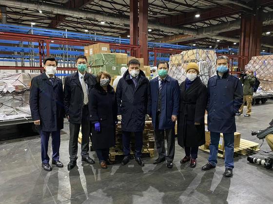 Китай прислал Казахстану гуманитарную помощь Китай прислал Казахстану гуманитарную помощь