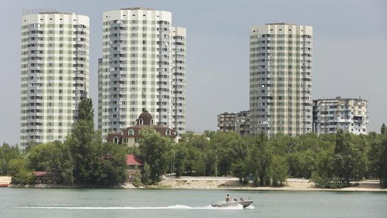 "Водичка тепленькая": как алматинцы спасаются от жары во время карантина "Водичка тепленькая": как алматинцы спасаются от жары во время карантина