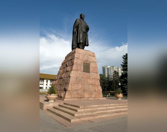 Памятник Абаю Кунанбаеву Памятник Абаю Кунанбаеву