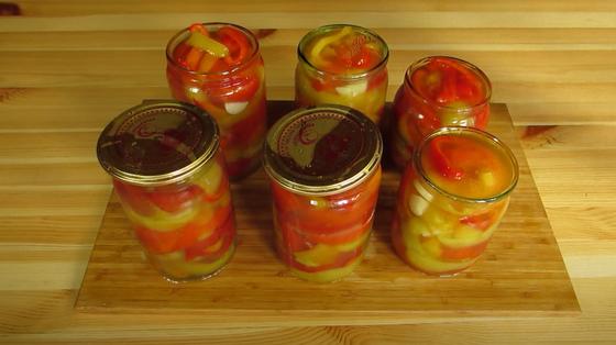 Банки с кусочками перца Банки с кусочками перца