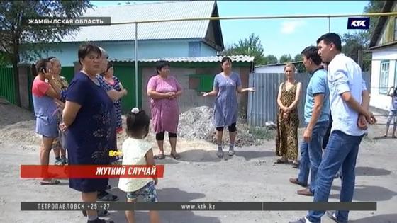 Привязали к столбу: 25-летнего подозреваемого в изнасиловании 3-летней девочки задержали в Жамбылской области Привязали к столбу: 25-летнего подозреваемого в изнасиловании 3-летней девочки задержали в Жамбылской области