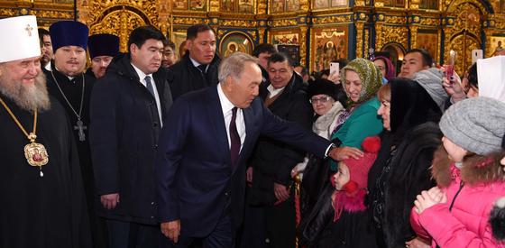 Назарбаев посетил Свято-Успенский кафедральный собор в Астане (фото) Назарбаев посетил Свято-Успенский кафедральный собор в Астане (фото)