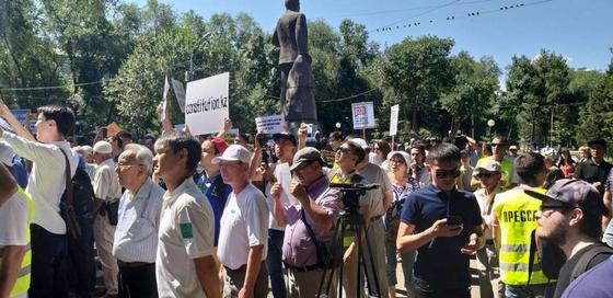 "Можем проводить культурно": мирный митинг начался в Алматы (фото) "Можем проводить культурно": мирный митинг начался в Алматы (фото)