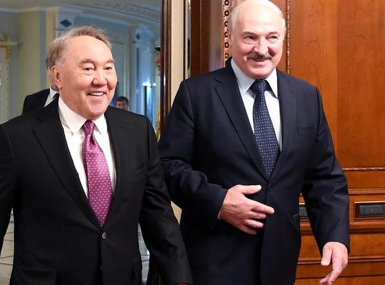 Нұрсұлтан Назарбаев пен Александр Лукашенко. Фото: elbasy.kz Нұрсұлтан Назарбаев пен Александр Лукашенко. Фото: elbasy.kz