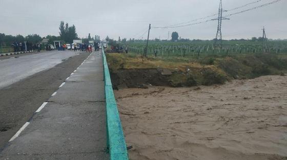 Өзбекстанда тағы бір су тасқыны орын алды Өзбекстанда тағы бір су тасқыны орын алды