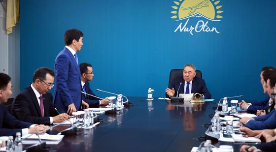 Нурсултан Назарбаев посетил центральный аппарат партии «Nur Otan» Нурсултан Назарбаев посетил центральный аппарат партии «Nur Otan»