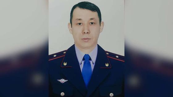 “Не то, что в Великобритании”: мировые СМИ восхитились поступком полицейского из Алматы “Не то, что в Великобритании”: мировые СМИ восхитились поступком полицейского из Алматы