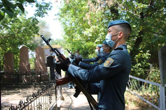 Известный писатель и ветеран ВОВ Леонид Гирш скончался в Алматы Известный писатель и ветеран ВОВ Леонид Гирш скончался в Алматы
