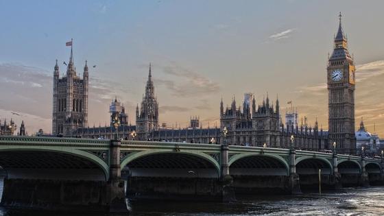 Тереза Мэй предложила парламенту отложить выход из Евросоюза Тереза Мэй предложила парламенту отложить выход из Евросоюза