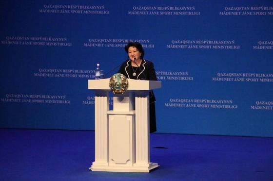 Шанель стилінде: Жаңа мәдениет министрі алғаш рет көп алдына шықты (фото) Шанель стилінде: Жаңа мәдениет министрі алғаш рет көп алдына шықты (фото)