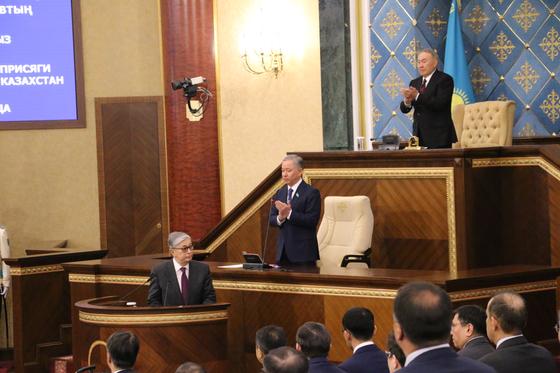 Назарбаев ушел в отставку: Касым-Жомарт Токаев стал президентом: как это было (фото) Назарбаев ушел в отставку: Касым-Жомарт Токаев стал президентом: как это было (фото)